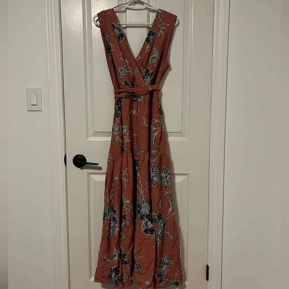 Summer dress. Double V, front and back. Tiered skirt with invisible pockets.